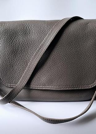 Шкіряний крос боді в сірому кольорі(тауп)