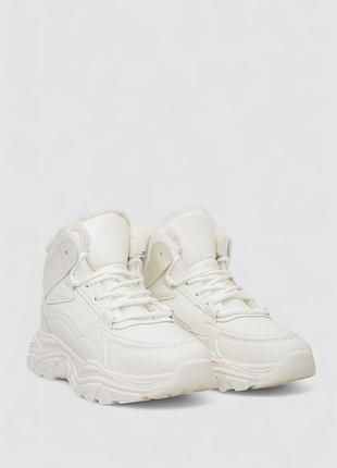 Женские кроссовки на меху (белый)