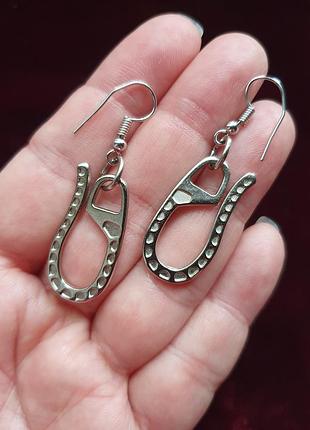 Креативные серьги в серебряном тоне