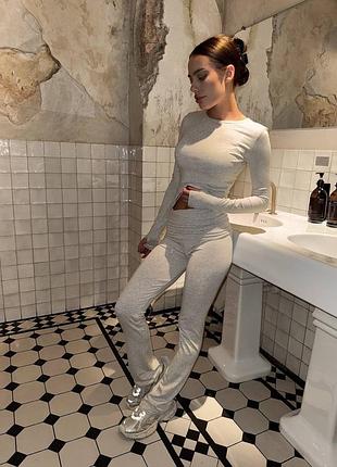 Трендовий жіночий костюм з натуральної віскози лонгслів з довгим рукавом та лосини кльош із середньою талією