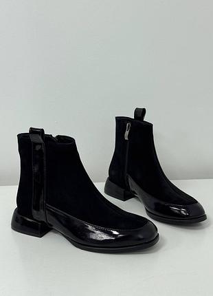 Чорні натуральні лаковані лакові замшеві комбіновані класичні демісезонні демі осінні черевики на маленьких низьких підборах лак замша осінь