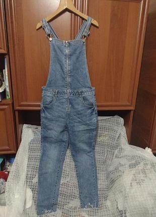 Комбинезон джинсовый на девочку подростка.