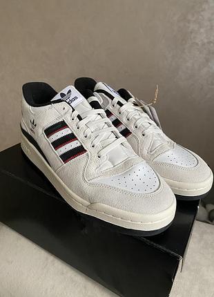 Оригінальні нові кросівки adidas