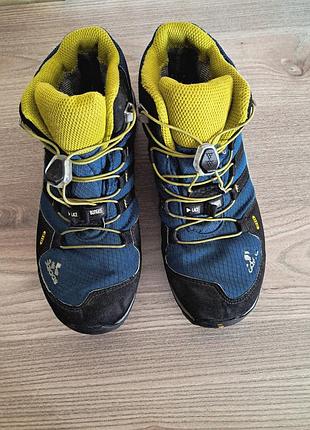 Высокие кроссовки