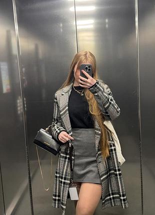 Пальто в клітинку чорно біле