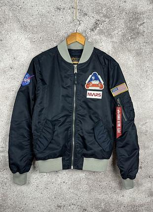 Крутий яскравий бомбер, культова модель від відомого бренду