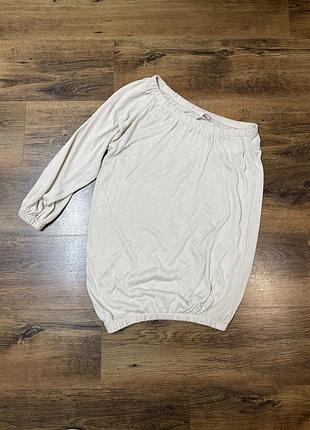 Кофтина на одне плече