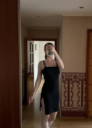 Чорна, пряма сукня