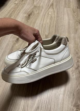 Шкіряні кросівки