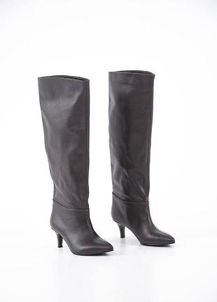 Шоколадні труби без замка на невеликій шпильці