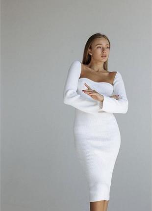 Сукня жіноча білого кольору