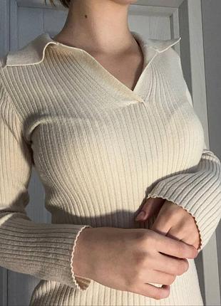Бежевый джемпер