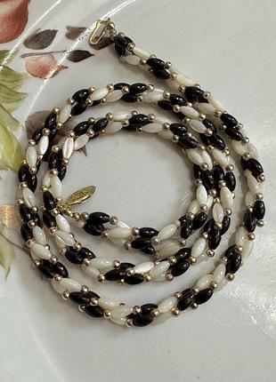 Вінтажне кручене кольє , намисто зі штучних рисових перлів білого та чорного кольору