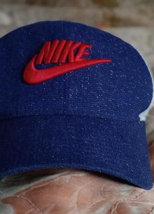 Кепка nike сине белая, с регулировкой размера.