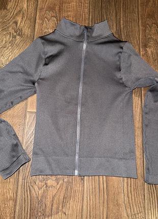 Нова спорт кофта.