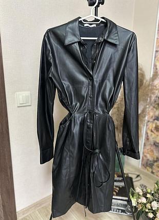 Сукня з еко шкіри