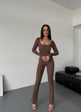 Женский комбинезон из рубчика, приятный к телу и хорошо тянется, есть вырез для пальчика