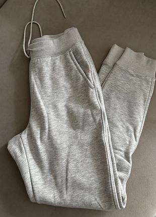 Теплі спортивні штани uniqlo