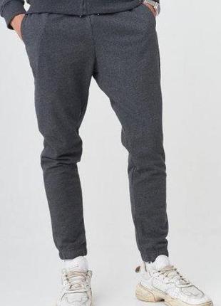 Новые шикарные трикотажные брюки джоггеры мужские,размер l,xl,на резинках