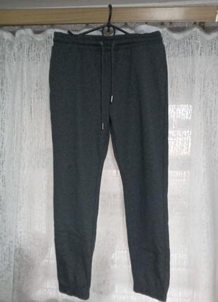 Новые шикарные трикотажные брюки джоггеры мужские,размер l,xl,на резинках