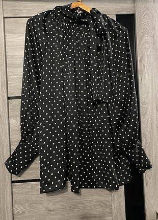 Чорна блузка в горошок на шиї з бантом