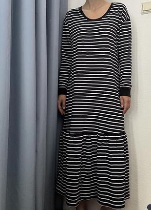 Широка чорна сукня у полоску смужку міді бавовна з воланом бренд thought