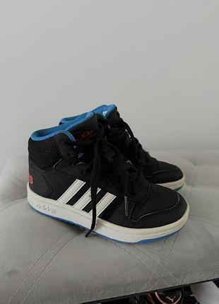 Осіннє взуття adidas