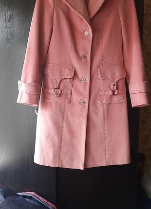 Классическое пальто демисезонное розовое