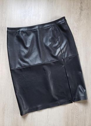 Юбка экокожа, черная с разрезом на ножке 18-20 р-ру.