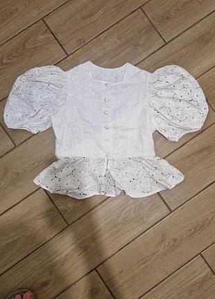 Блузка из прошвы