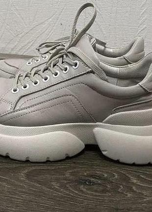 Класні шкіряні кросівки на платформі