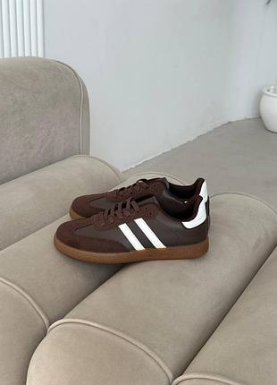 Кроссовки женские