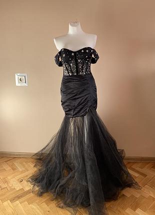 Довга атласна сукня ручної роботи чорного кольору з мереживом випускна - вечірня