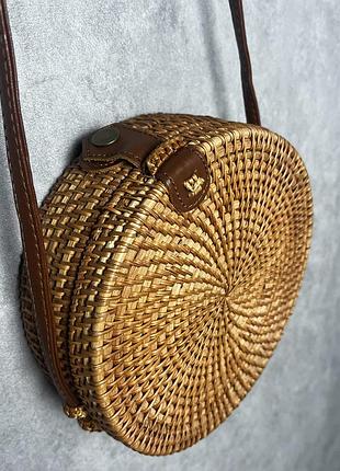 Плетена кругла сумка сумочка