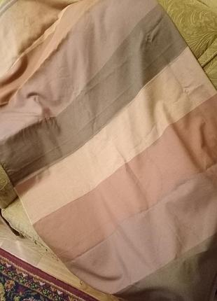 Відрізок тканини на спідничку чи сарафан