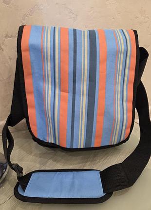 Спортивная сумка с одним отделением и 1 карманчиком на замочке