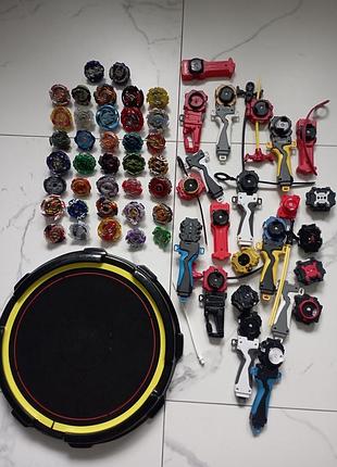 Арена с бейблейдами и запускалками