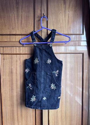 Сарафан на дівчинку джинсовий на 7-8 років чорний з вишивкою