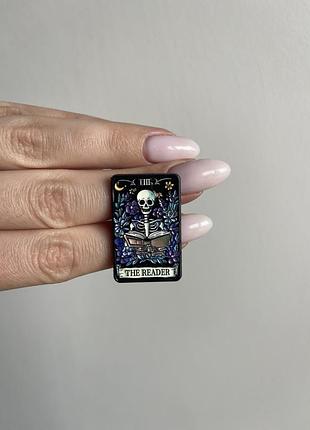 Пін значок металевий брошка “the reader — темна ніч” | пін значок скелета з книгами у квітах halloween хелловін