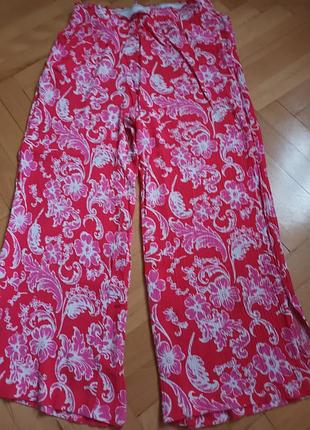 Брюки женские красного цвета с принтом