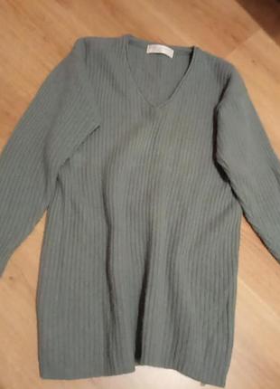 Тонкий шерстяной свитерок