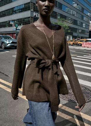 Трикотажный жакет с поясом