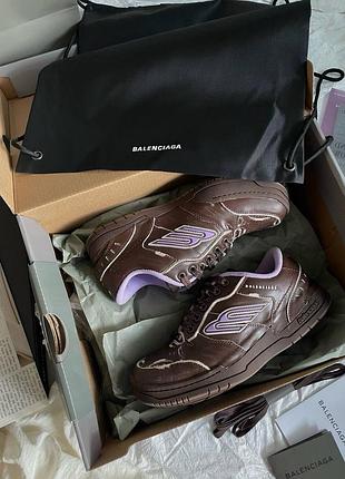 Кросівки жіночі