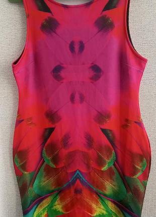 Яркая сукэнка на фигурную даму