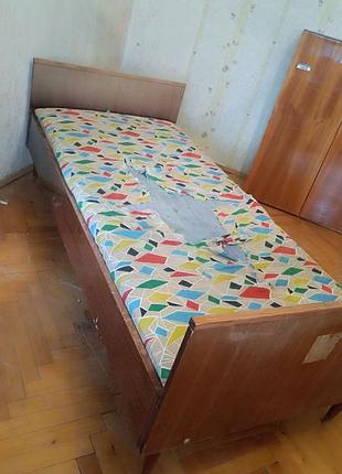 Віддаю радянські меблі безкоштовно