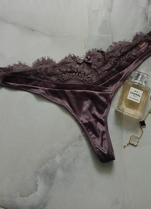 Атласные сатиновые шелковые трусики стринги с кружевом hunkemoller noir