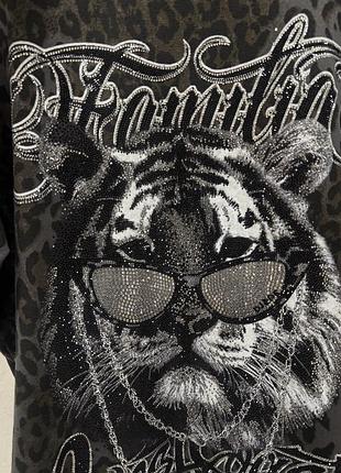Футболку унисекс оверсайз со стразами тигр
