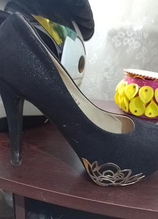 Красивые,туфли на ножки очень красивые