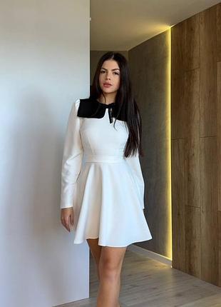 Короткое платье с отдельным воротником с кружевом на завязках с потайной молнией на спине