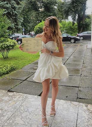 Біле плаття